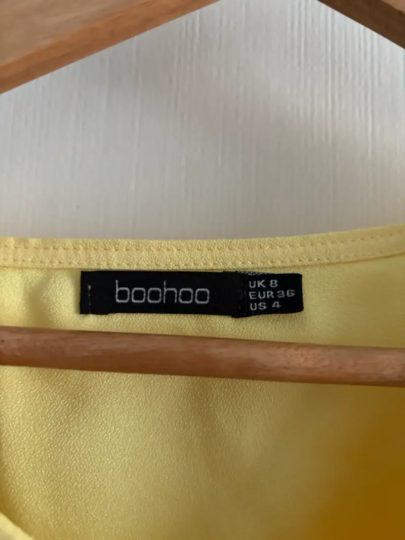 Vestido amarillo con mangas abullonadas Boohoo - 4