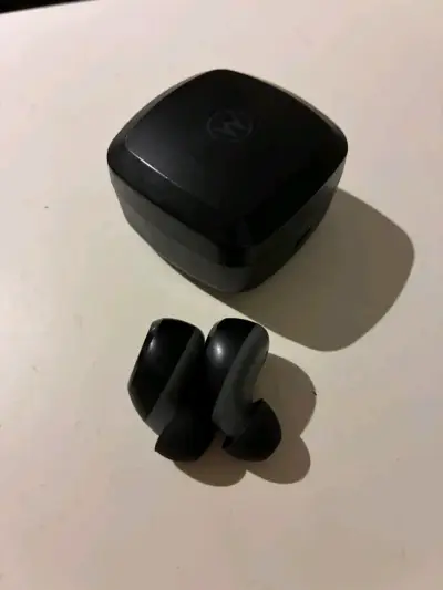 Auriculares inalámbricos Motorola con estuche de carga - miniatura 1