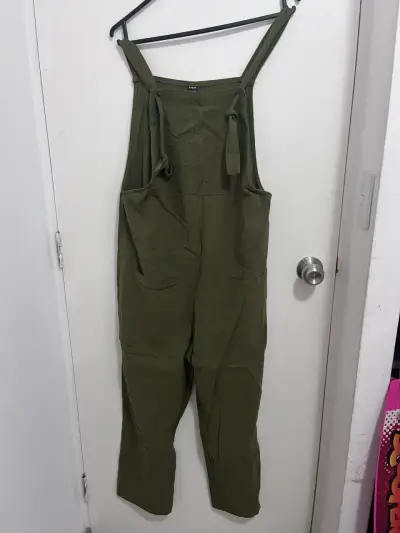 Overall verde oliva para mujer con tirantes ajustables - miniatura 1