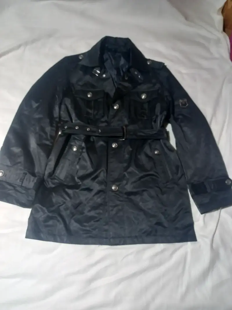 Abrigo impermeable negro para mujer - 2
