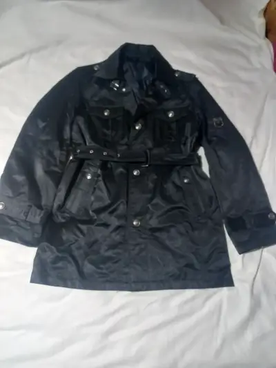 Abrigo impermeable negro para mujer - miniatura 2