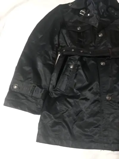 Abrigo impermeable negro para mujer - miniatura 3