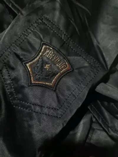 Abrigo impermeable negro para mujer - miniatura 5
