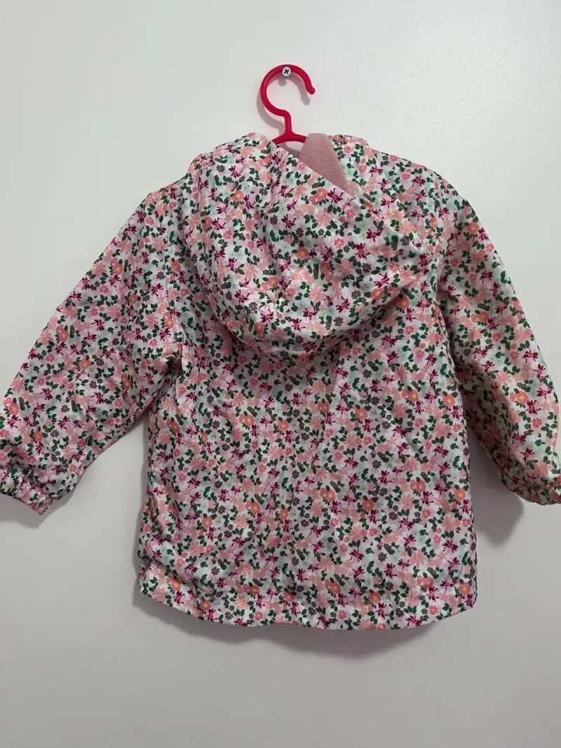 Chaqueta impermeable infantil con estampado floral - 2