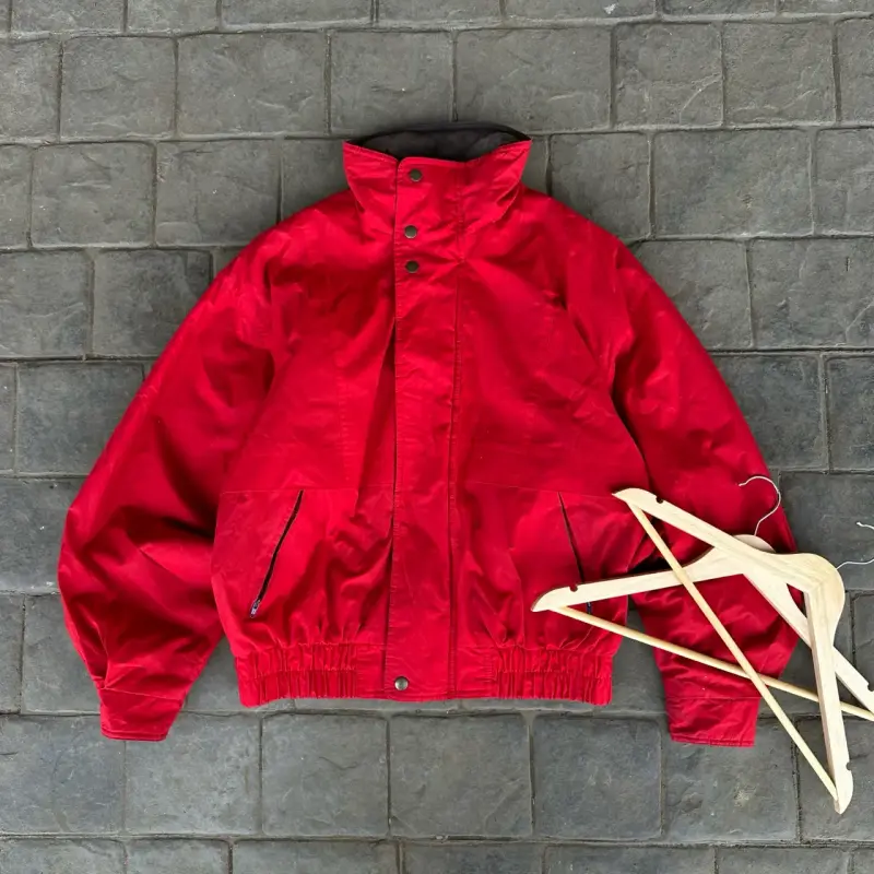 Chaqueta Roja John Ashford con Cuello de cuero - 4