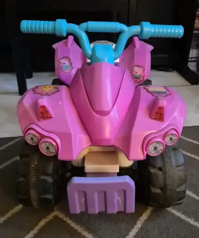 Cuatrimoto infantil rosa con diseño de Peppa Pig - miniatura 2