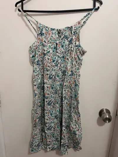 Vestido floral de verano para niña - miniatura 2