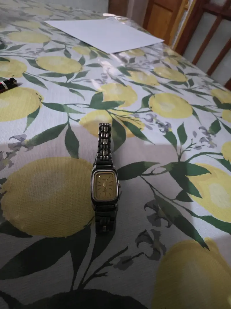 Reloj de pulsera vintage con correa metálica - 3