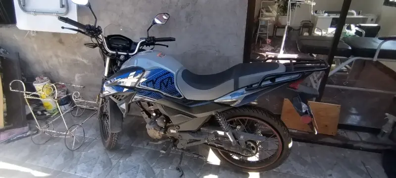 Moto UM FASTWIND 150CC - 1