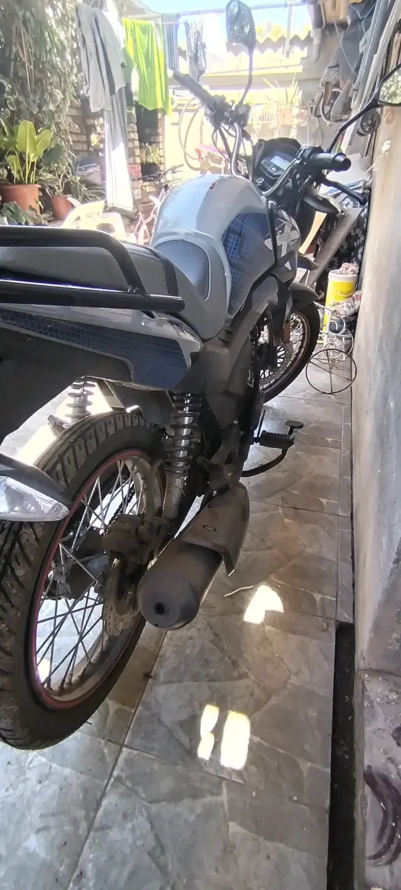 Moto UM FASTWIND 150CC - 3