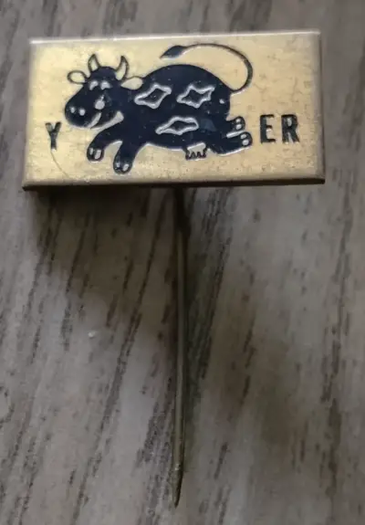 Pin vintage de metal con diseño de vaca - miniatura 1