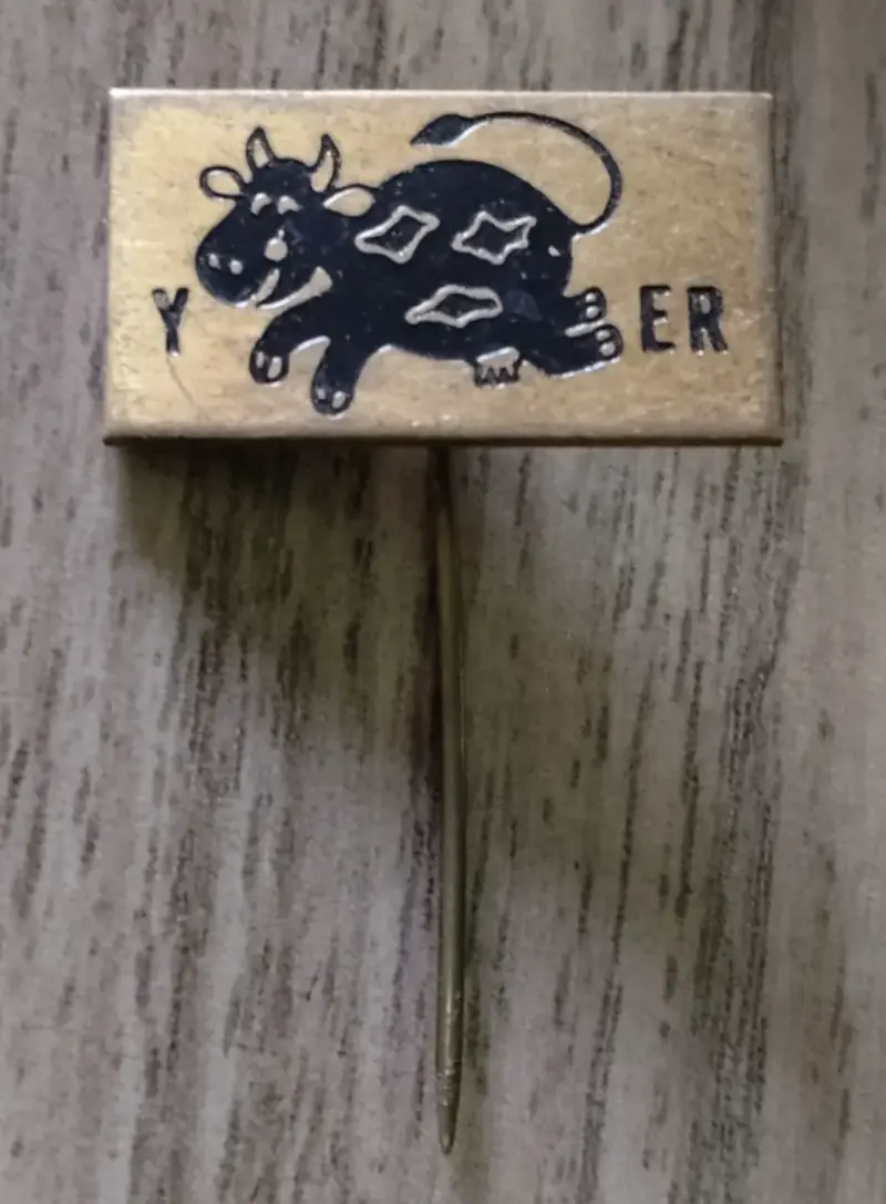 Pin vintage de metal con diseño de vaca - 3