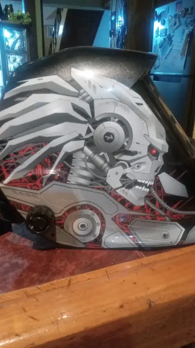 Máscara de Soldar Automática con Diseño Robótico - miniatura 4