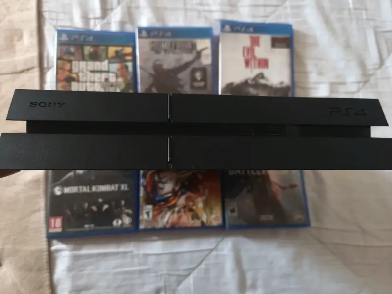 Consola PlayStation 4 con 6 juegos y 2 controles - 3