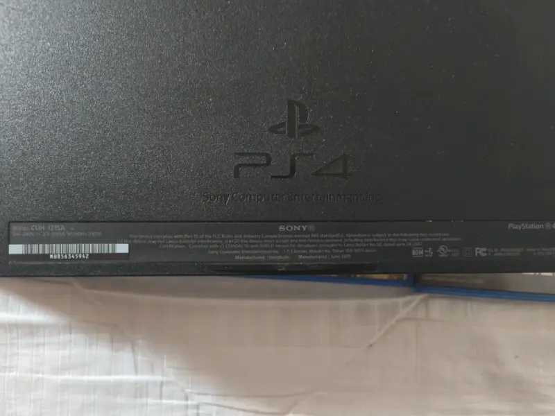 Consola PlayStation 4 con 6 juegos y 2 controles - 5