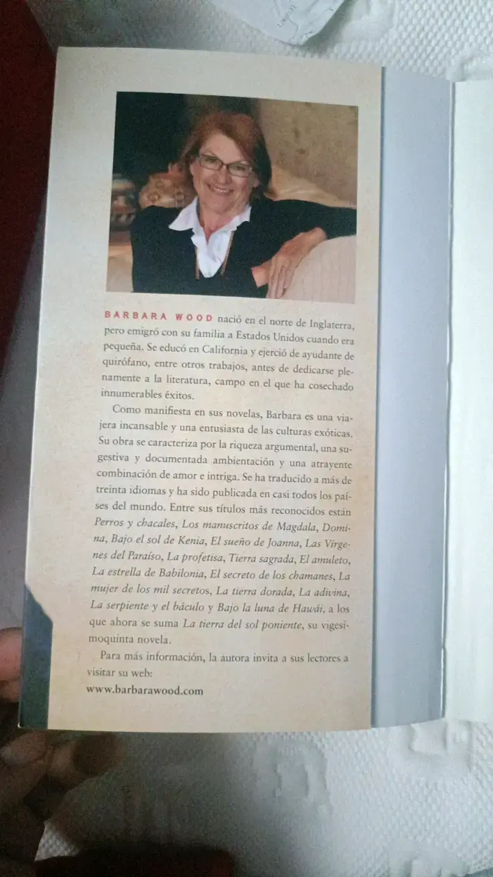 Libro 'La Tierra del Sol Poniente' de Barbara Wood - 2