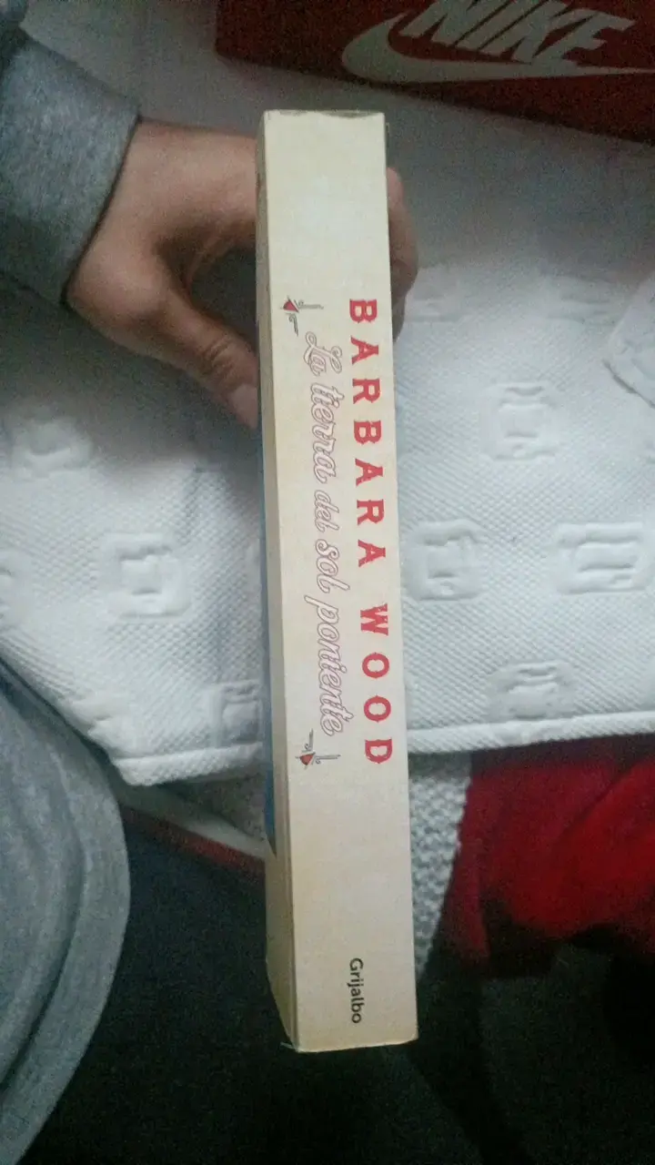 Libro 'La Tierra del Sol Poniente' de Barbara Wood - 5