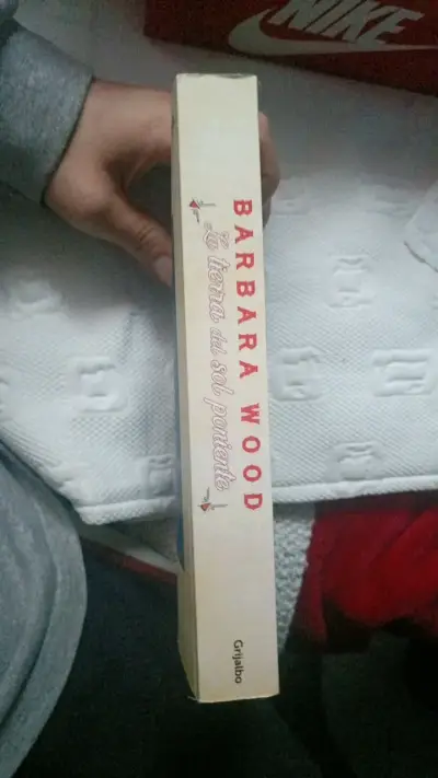 Libro 'La Tierra del Sol Poniente' de Barbara Wood - miniatura 5