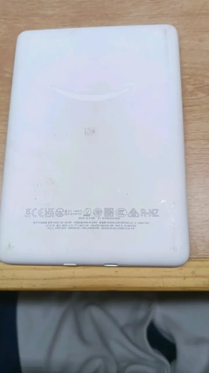 Kindle blanco con pantalla táctil y Wi-Fi - 6