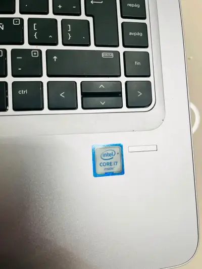 Laptop HP con Intel Core i7 y cargador - miniatura 3