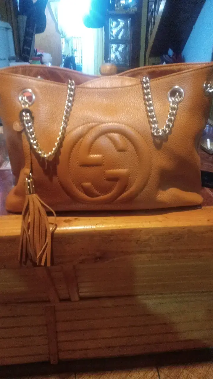 Bolso de cuero marrón con cadena Gucci - 1