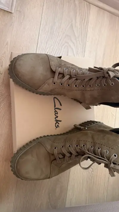 Botas Clarks Torhill Rise Nubuck Verde Oliva - miniatura 1