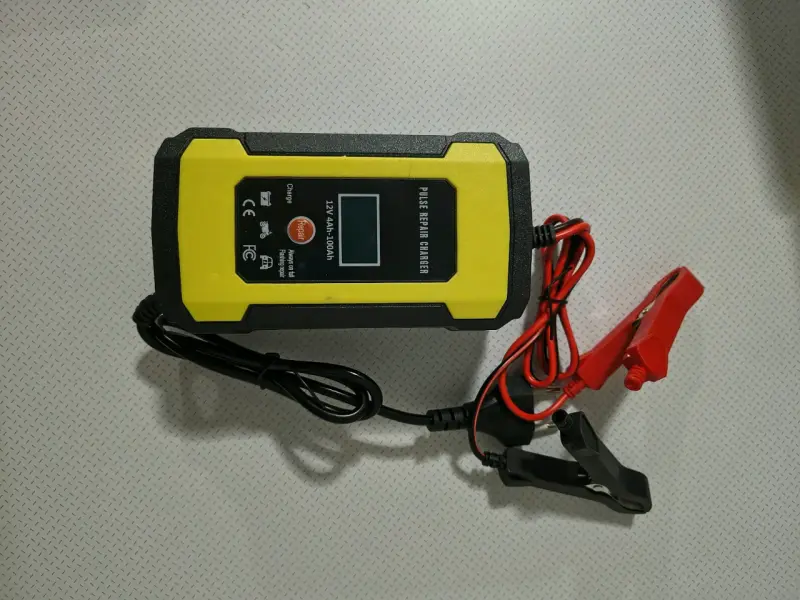 Cargador Inteligente 12V 6A para Baterías - 4