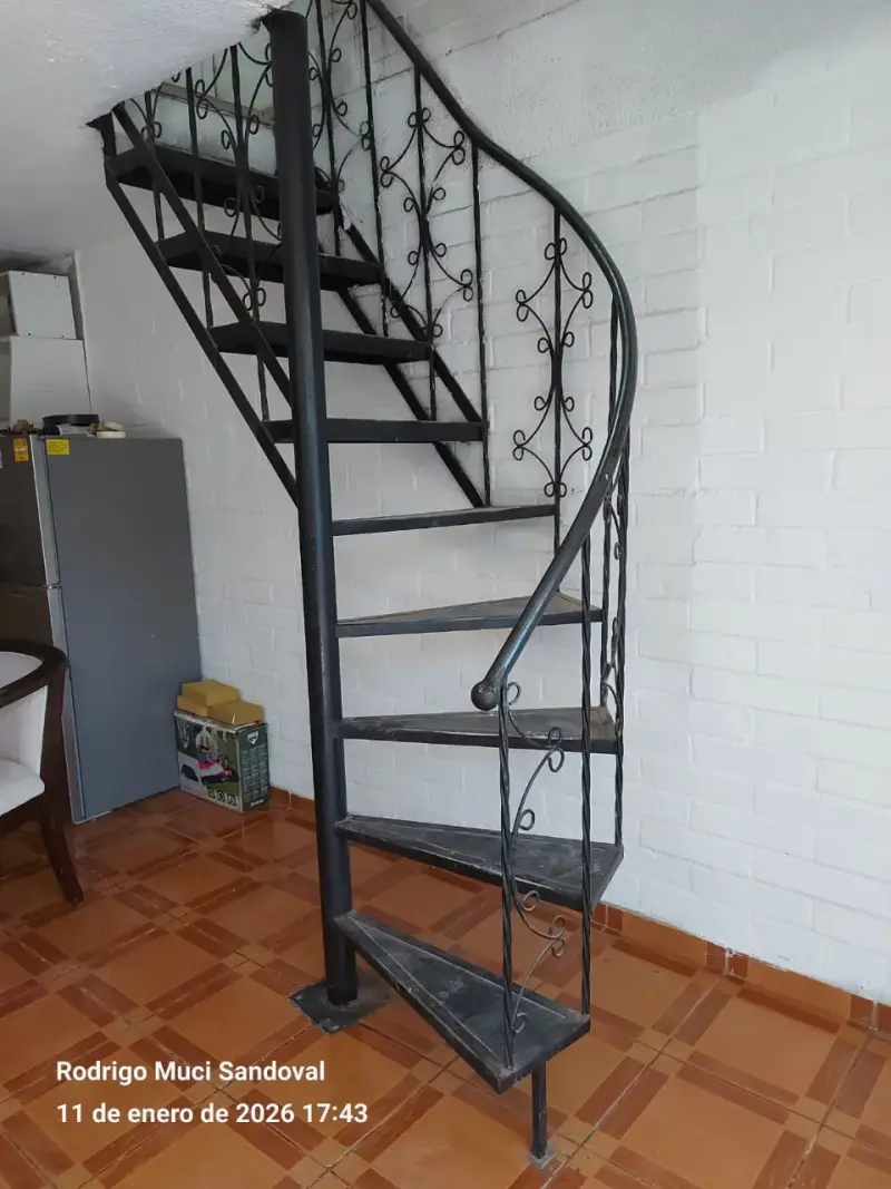Escalera caracol de metal para interior - 2