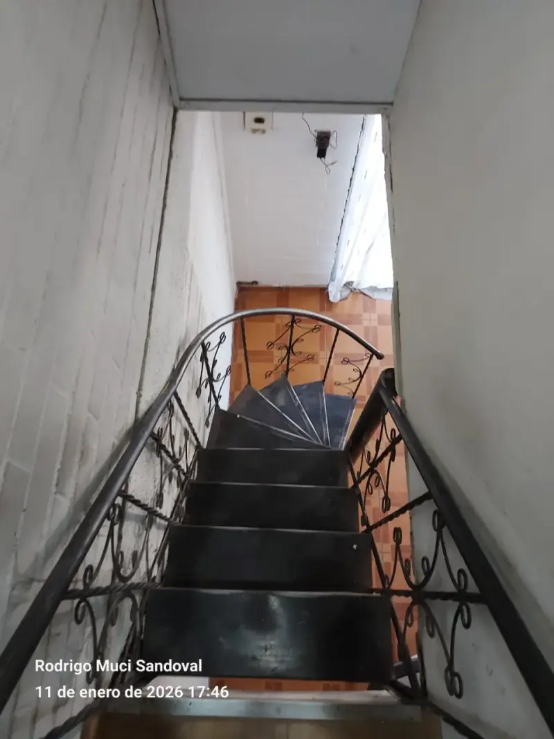 Escalera caracol de metal para interior - 4