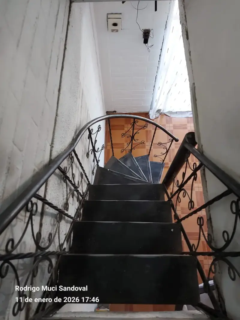 Escalera caracol de metal para interior - 5