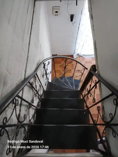 Escalera caracol de metal para interior - miniatura 5