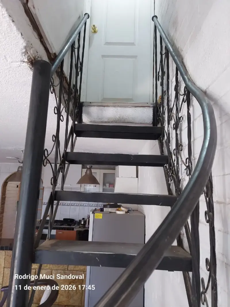 Escalera caracol de metal para interior - 6