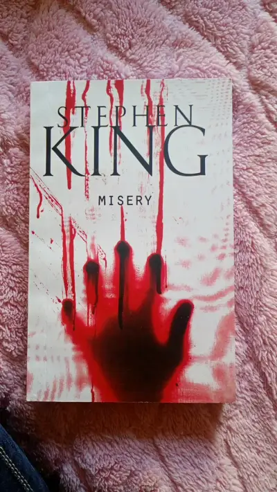 Libro 'Misery' de Stephen King en buen estado - miniatura 1
