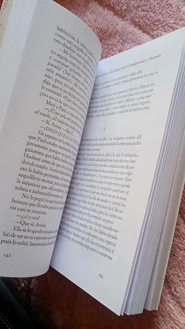 Libro 'Misery' de Stephen King en buen estado - 3