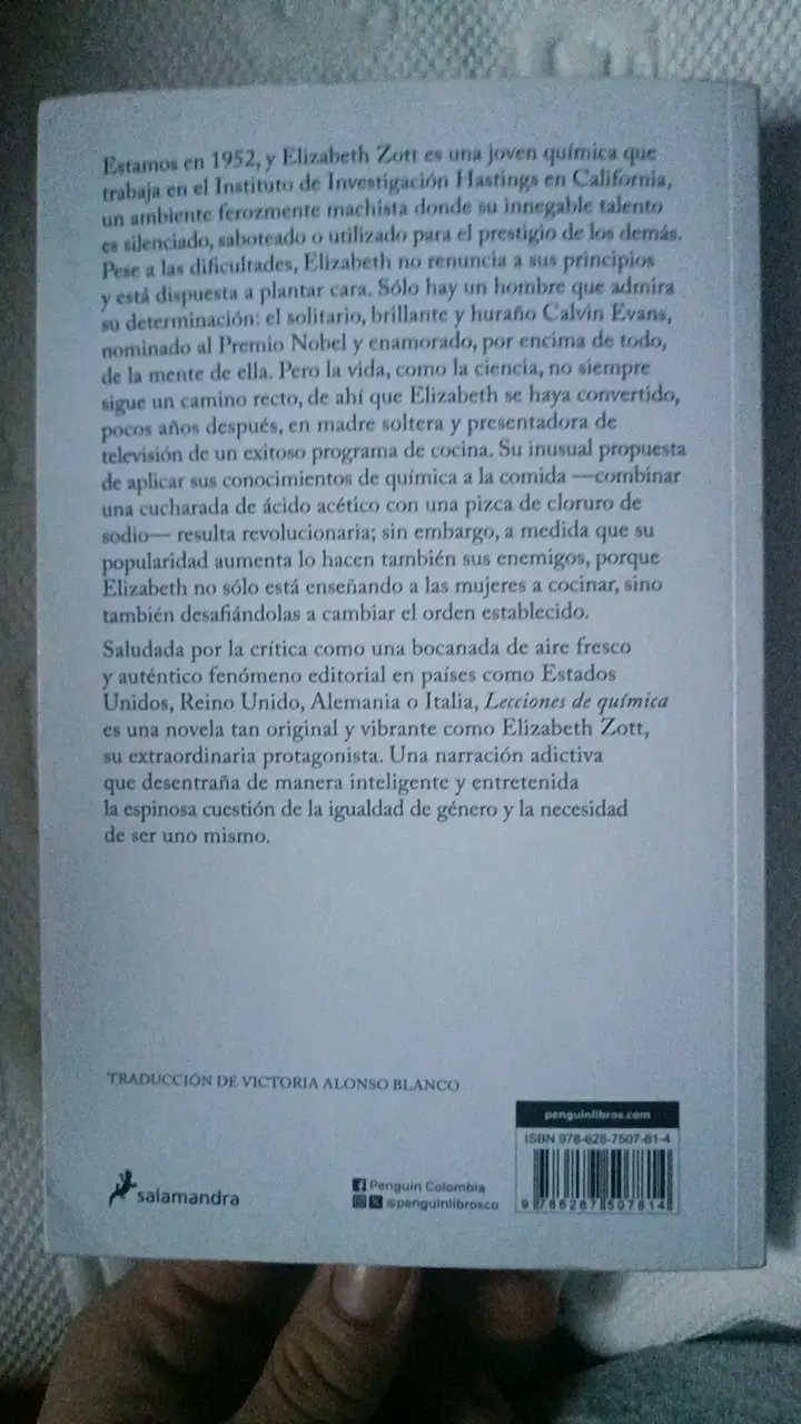 Libro Lecciones de Química de Bonnie Garmus - 3