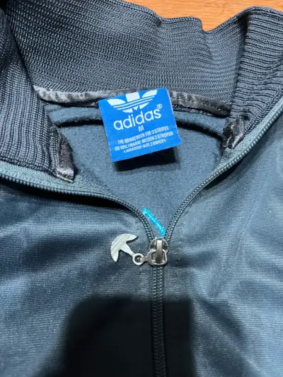 Poleron Adidas azul con lineas celeste - miniatura 2