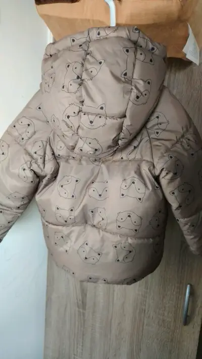 Chaqueta acolchada para niño con capucha - miniatura 3