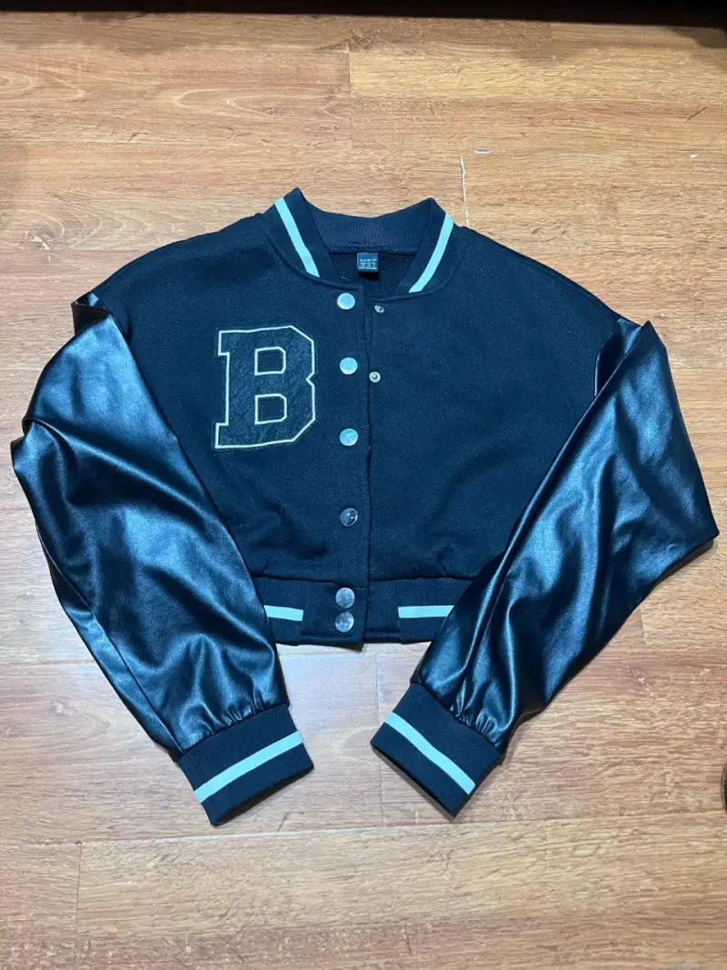 Chaqueta bomber negra con mangas de cuero - 1