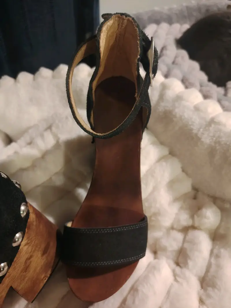 Sandalias de tacón alto de madera y cuero negro - 3