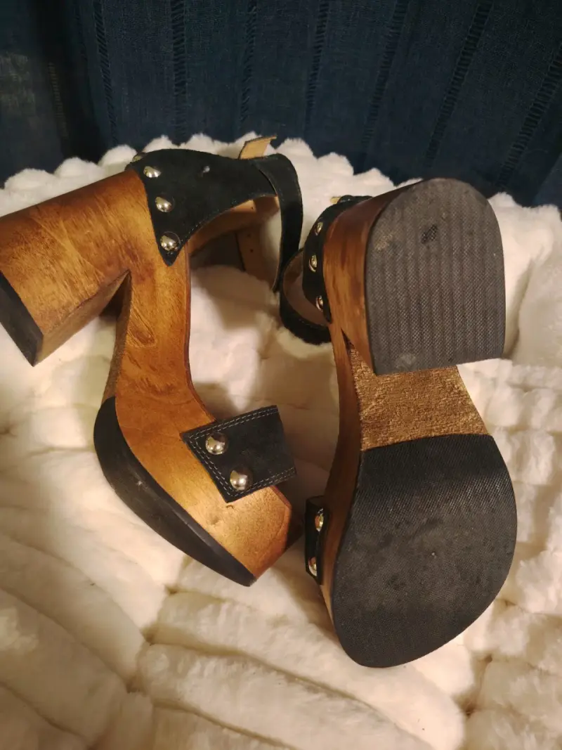Sandalias de tacón alto de madera y cuero negro - 4