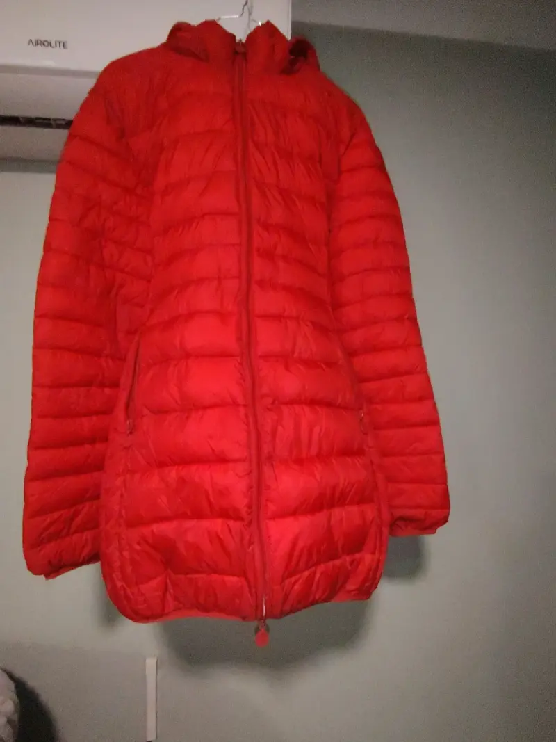 Chaqueta acolchada roja con capucha - 3