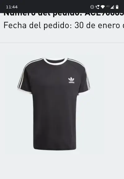 Polera y zapatillas Adidas negras con rayas blancas - miniatura 2