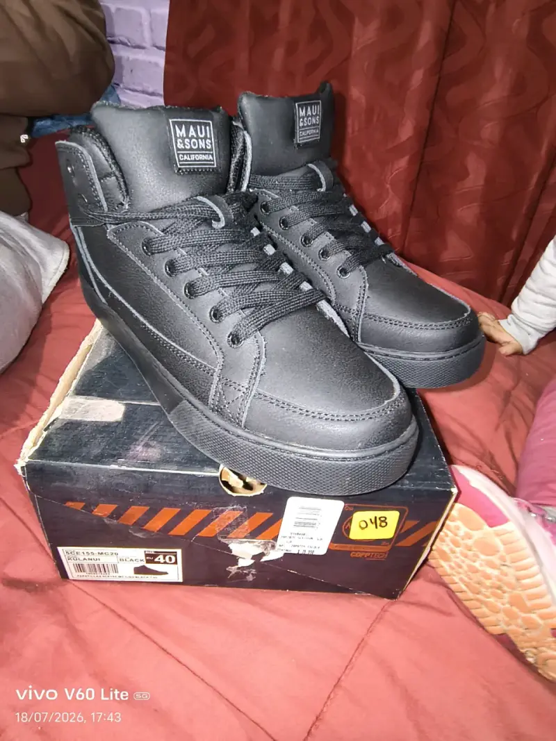 Zapatillas negras Maui & Sons de caña alta - 4