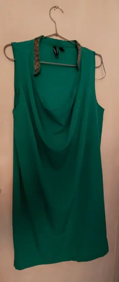 Vestido verde sin mangas Mango con detalles brillantes - miniatura 2