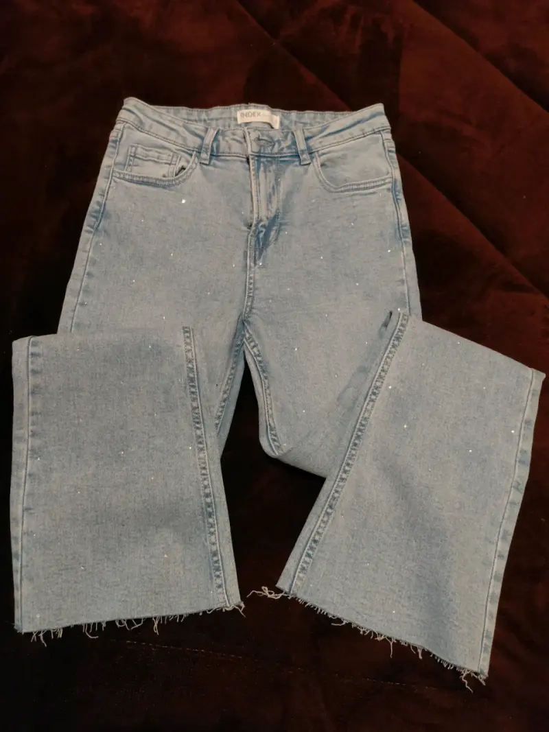 Jeans de mezclilla azul claro detalles de perla - 3