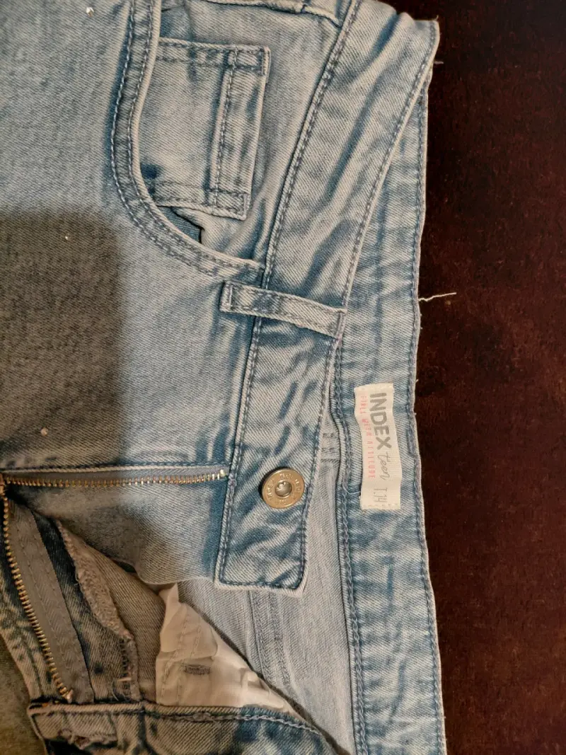 Jeans de mezclilla azul claro detalles de perla - 4