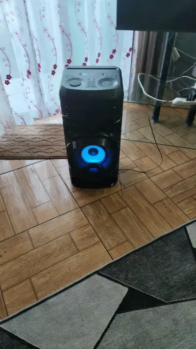 ParlanteLG Bluetooth con luces LED - miniatura 2