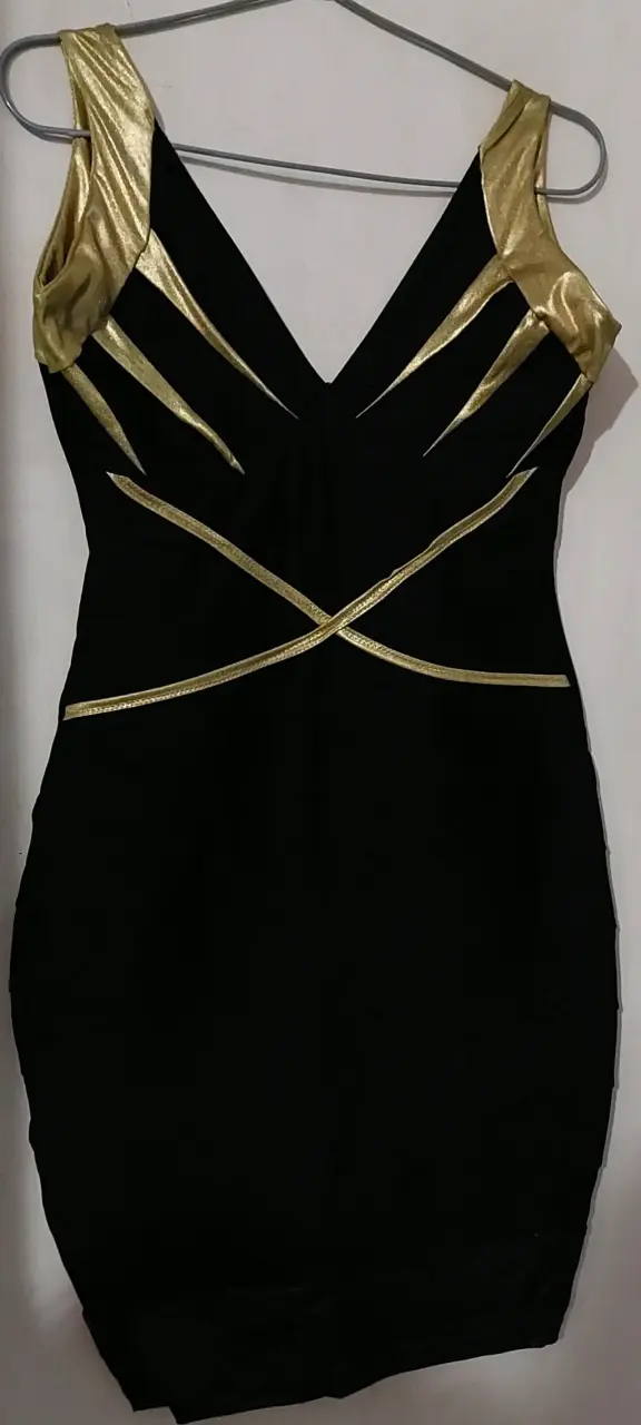 Vestido negro con detalles dorados Bellavista - 1