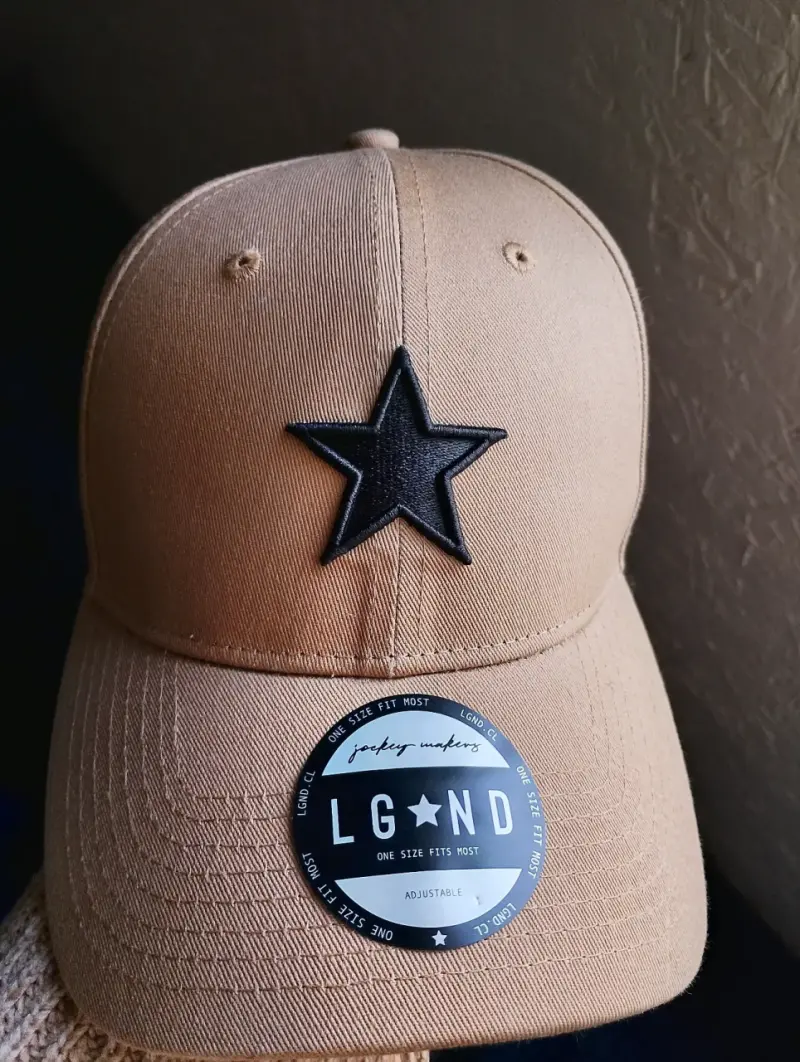 Jockey beige con estrella negra LGND - 1