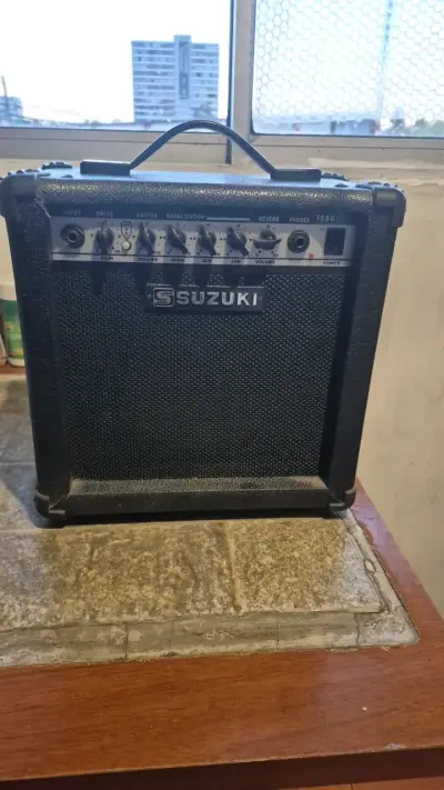 Amplificador Suzuki 15RG para guitarra eléctrica - miniatura 1